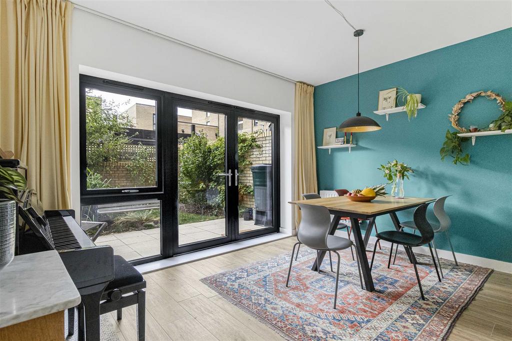 Southwell Drive, Trumpington CB2 4 bed terraced house for sale £675,000