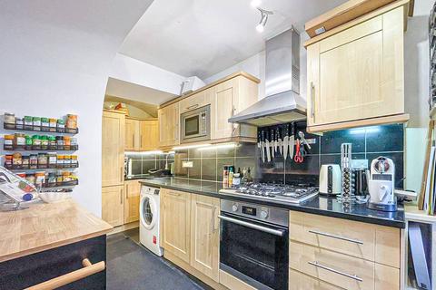 2 bedroom flat to rent, Royal Drive, Friern Barnet, London, N11