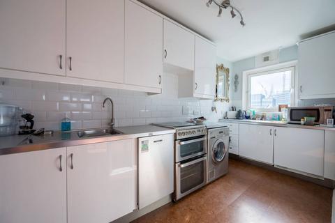 2 bedroom flat to rent, Petticoat Square, City, London, E1