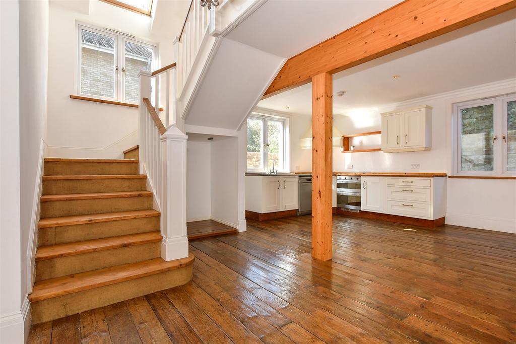 Kitchen /Dining Area