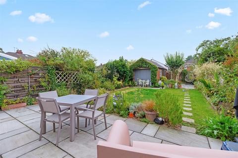 25 Oatlands Drive, Otley, LS21 2AY