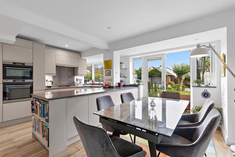 25 Oatlands Drive, Otley, LS21 2AY
