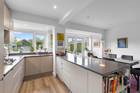 25 Oatlands Drive, Otley, LS21 2AY