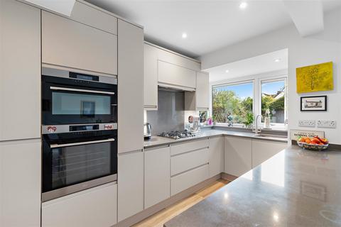 25 Oatlands Drive, Otley, LS21 2AY