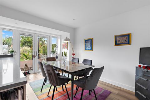25 Oatlands Drive, Otley, LS21 2AY