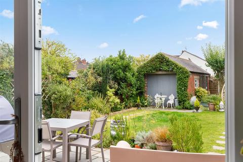 25 Oatlands Drive, Otley, LS21 2AY
