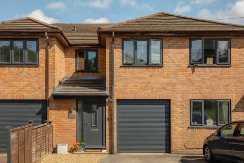 3 bedroom terraced house for sale, Alma Road, Northchurch