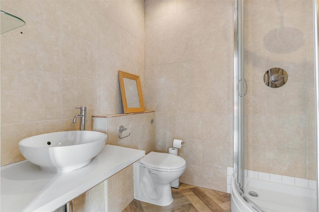 En-Suite Bedroom 1