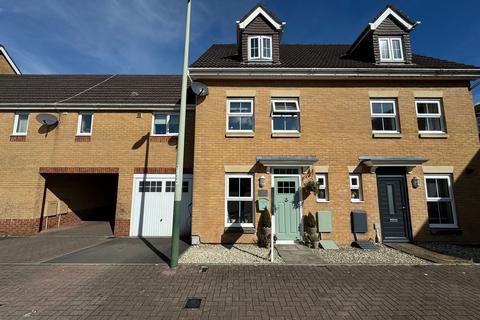 3 bedroom townhouse for sale, Small Meadow Court, Caerphilly CF83