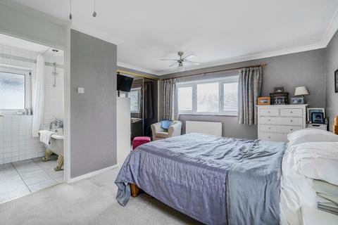 33 Slave Hill, Haddenham, Aylesbury, HP17 8AY