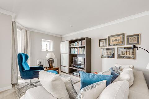 Flat 9, Sherwood Court Chatfield Road, London, SW11 3UY