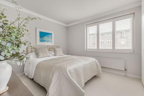 Flat 9, Sherwood Court Chatfield Road, London, SW11 3UY