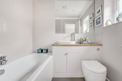 Flat 9, Sherwood Court Chatfield Road, London, SW11 3UY
