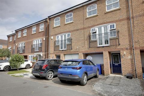 3 bedroom terraced house for sale, York Drive, Brough