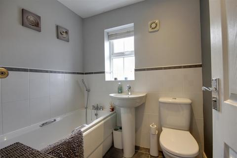 3 bedroom terraced house for sale, York Drive, Brough