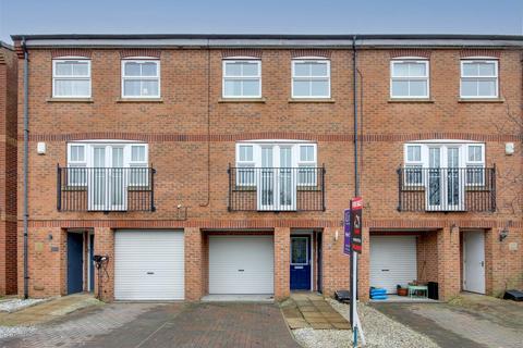 3 bedroom terraced house for sale, York Drive, Brough