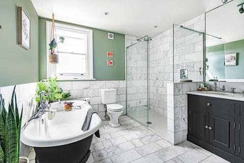 100 Kings Road, Kingston Upon Thames, KT2 5HT