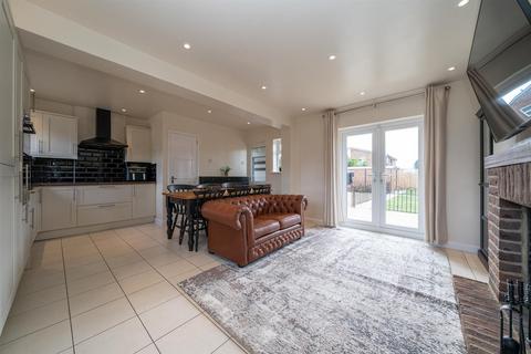 3 bedroom end of terrace house for sale, Common Road, Kensworth, Bedfordshire, LU6 3RH