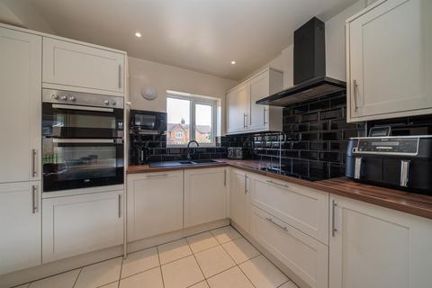 3 bedroom end of terrace house for sale, Common Road, Kensworth, Bedfordshire, LU6 3RH