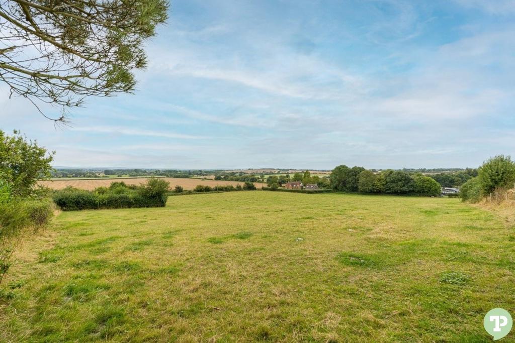 Neighbouring Fields