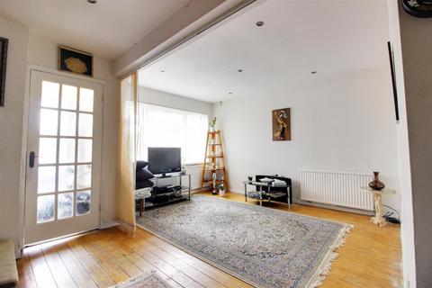 5 Farm Close, Cheshunt, Waltham Cross, EN8 8PD
