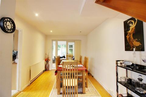 5 Farm Close, Cheshunt, Waltham Cross, EN8 8PD