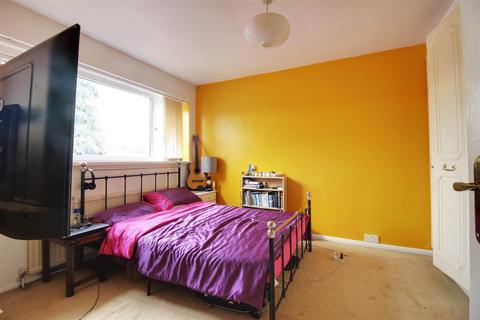5 Farm Close, Cheshunt, Waltham Cross, EN8 8PD