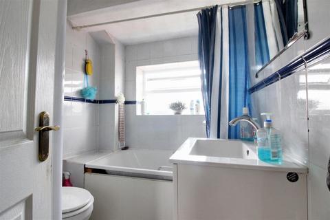 5 Farm Close, Cheshunt, Waltham Cross, EN8 8PD