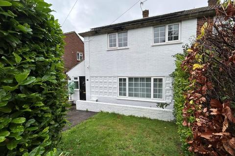 4 bedroom terraced house to rent, Guildford GU2