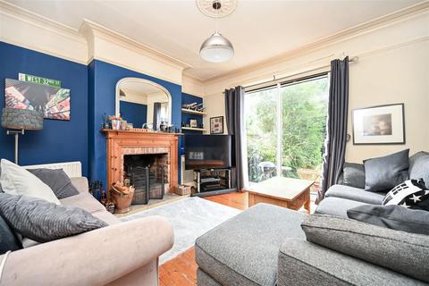 3 bedroom terraced house for sale, Avenue Terrace, Yeadon, Leeds