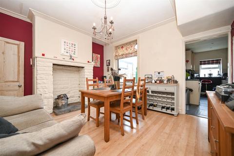 3 bedroom terraced house for sale, Avenue Terrace, Yeadon, Leeds