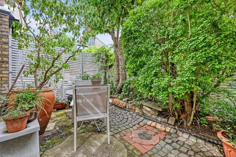 6 Cyprus Street, London, E2 0NN