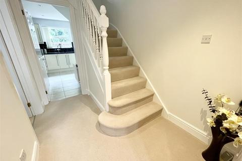 26 Hatherall Close, Stratton St Margaret, Swindon, SN3 4LQ