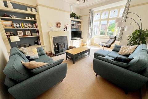 4 bedroom semi-detached house for sale, Weelsby Road, Grimsby, N.E. Lincs, DN32 0QA