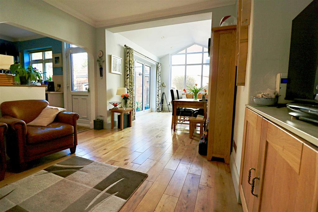 Living/dining room