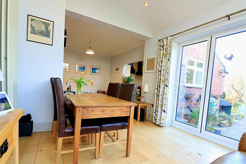 Living/dining room