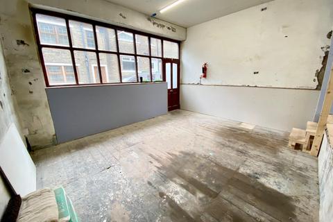 Property to rent, Fountain Street, Thornton, Bradford