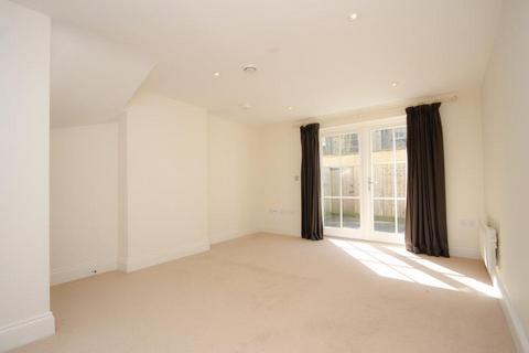 2 bedroom maisonette to rent, St. Georges Place