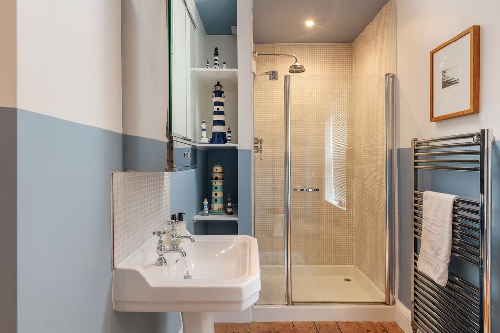 10 South Ford Road, Dartmouth - Family Shower Room