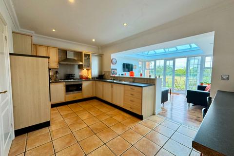 6 bedroom detached house for sale, Sanderling Way, Iwade ME9