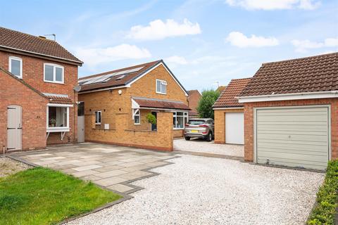 2 bedroom semi-detached house for sale, Helmsdale, Woodthorpe, York , YO24 2XW