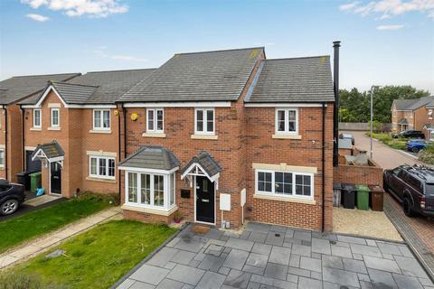 4 bedroom detached house for sale, Maggie Barker Avenue, Leeds LS15