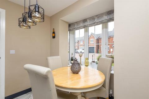 4 bedroom detached house for sale, Maggie Barker Avenue, Leeds LS15