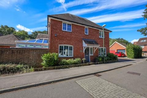 3 bedroom detached house for sale, Sycamore Drive, Burgess Hill, RH15