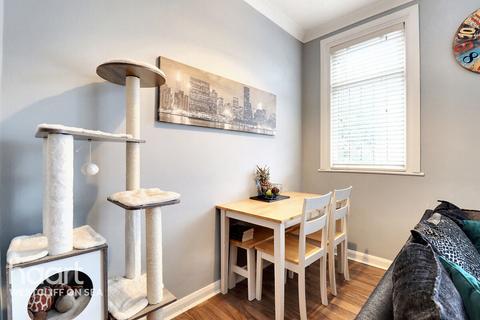 1 bedroom flat for sale, Canewdon Road, WESTCLIFF-ON-SEA