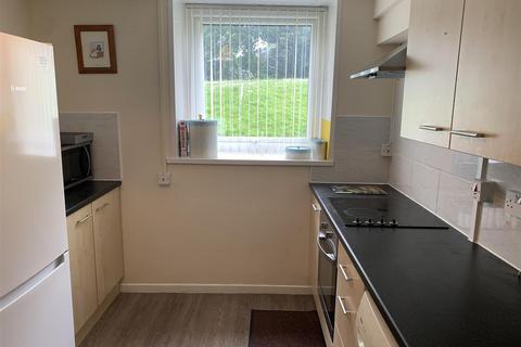 2 bedroom property to rent, Oatland Court, Leeds