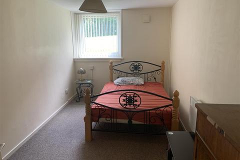 2 bedroom property to rent, Oatland Court, Leeds