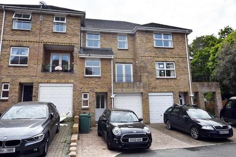 4 bedroom terraced house to rent, Woodlands Mews , Easthill Road, Ryde