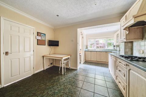 2 Back Moor, Mottram, Hyde, SK14 6LF