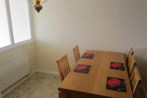 3 bedroom terraced house to rent, Kendal Grove, Leeds